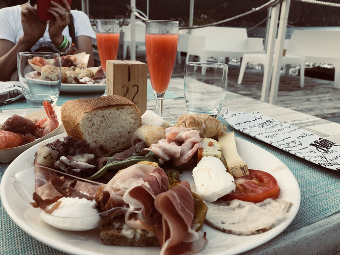 Food & Drinks 5, Appartamento Vista Lago Red & Grey, Como