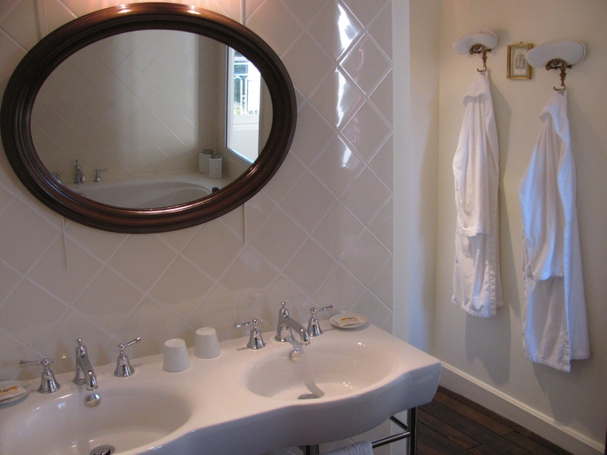 Bathroom 5, Chambres d'hôtes -B&B- La Bonneterie, Creuse