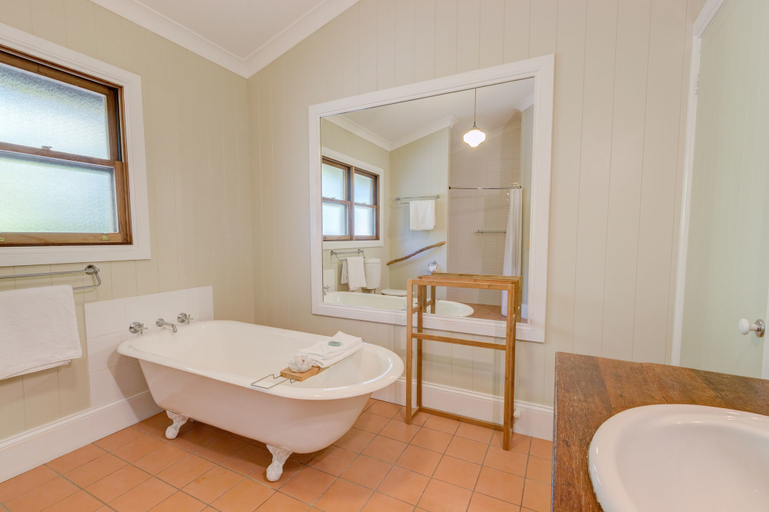 Bathroom 5, Friday Creek Retreat, Coffs Harbour - Pt B