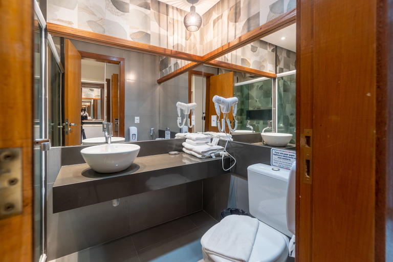 Bathroom 4, Hotel Paradiso del Sol, Cabo Frio
