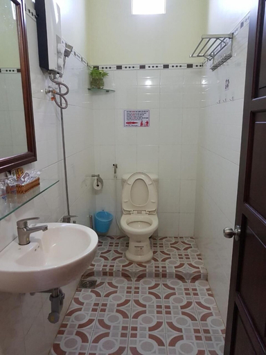 Bathroom 3, Hostel Dang Loi, Chau Doc