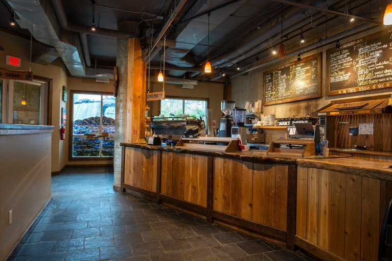 Food & Drinks 5, The Sutton Place Hotel Revelstoke Mountain Resort, Columbia-Shuswap