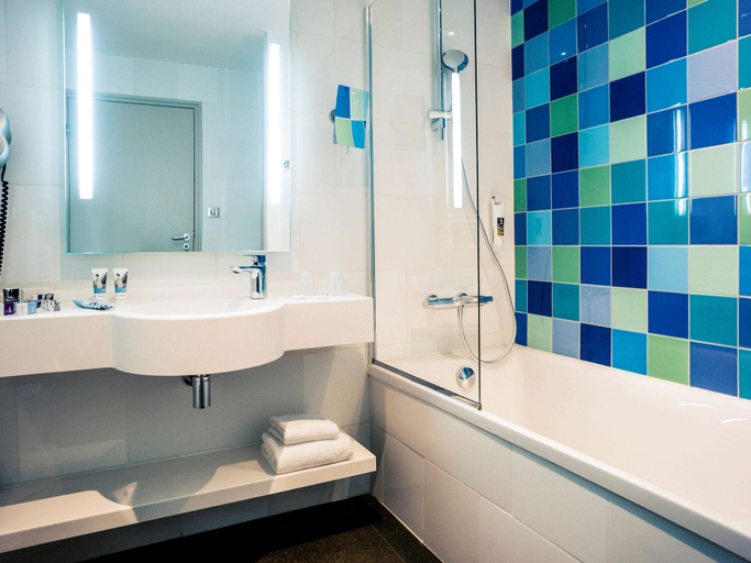 Bathroom, Mercure Rodez Cathedrale, Aveyron