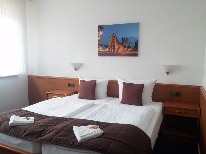 Bedroom 3, Hotel Am Meilenstein, Jerichower Land