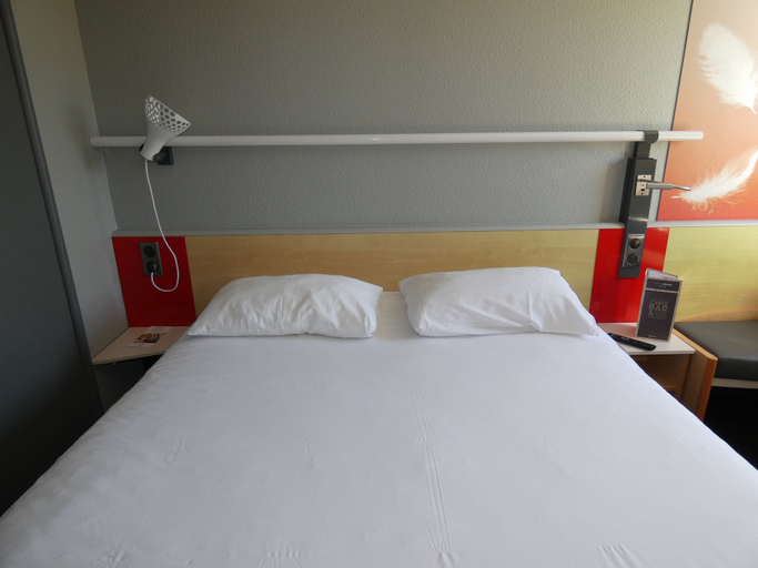 Bedroom 4, ibis Saintes, Charente-Maritime