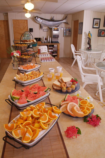 Food & Drinks 5, Parmer's Resort, Monroe