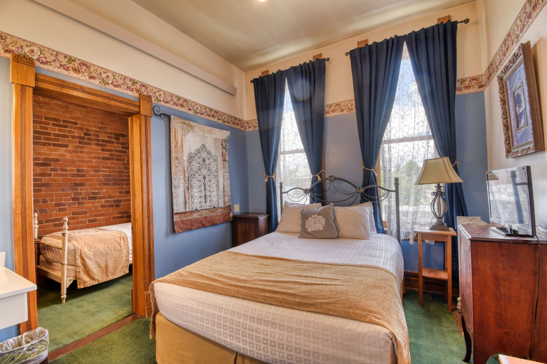 Bedroom 3, The Delaware Hotel, Lake