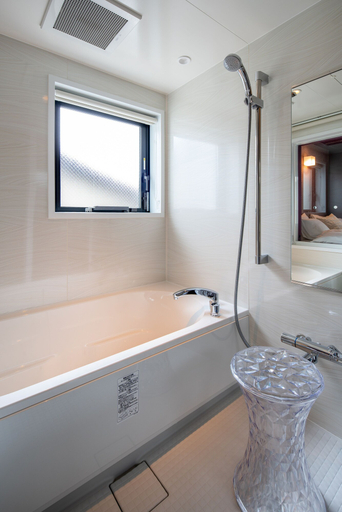 Bathroom 4, La Viola, Kyoto