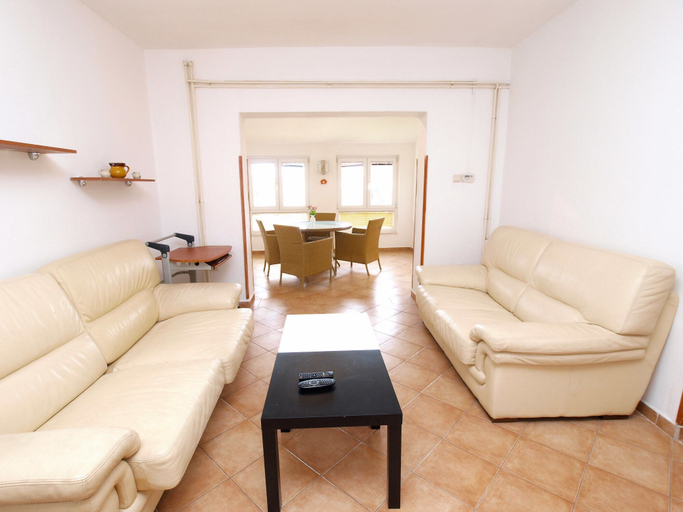 Others 5, Apartment 1383, Pula