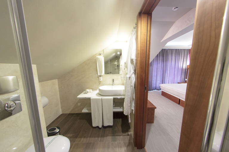 Bedroom 2, Porto In Hotel