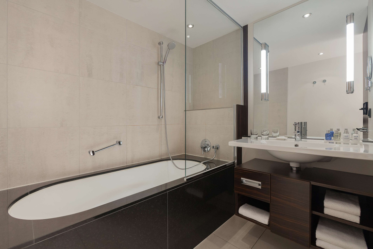 Bathroom 5, Radisson Blu Hotel, Leipzig, Leipzig
