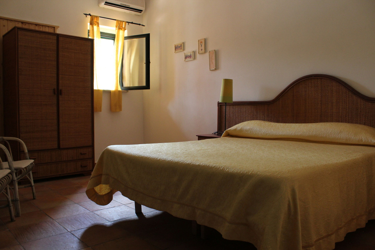 Bedroom 2, Agriturismo Ruralia, Vibo Valentia