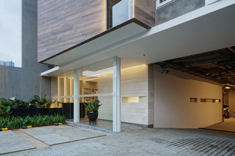Exterior & Views 16