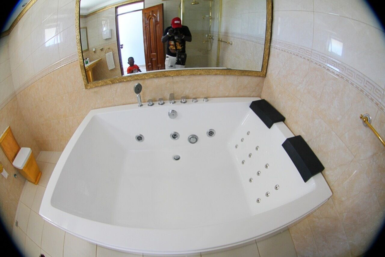 Bathroom 3, Salama Bling Beach Resort, Mvita