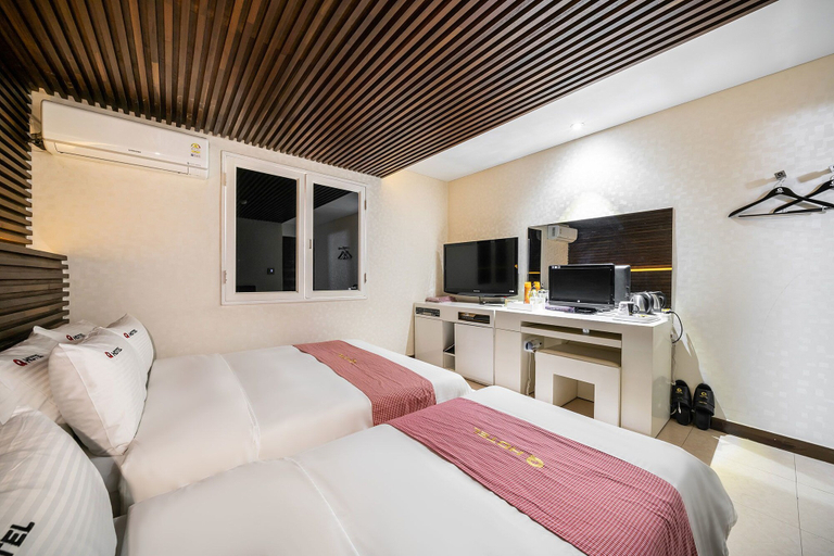 Bedroom 5, Q Hotel, Paju