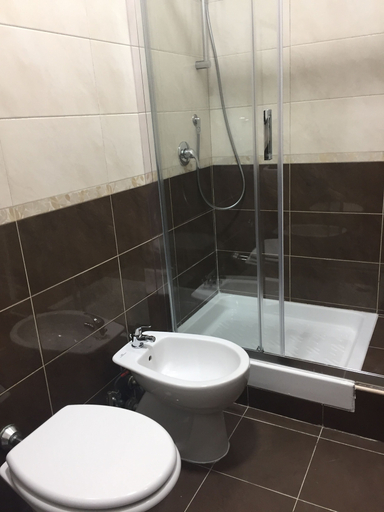 Bathroom 4, Bakirooms, Roma