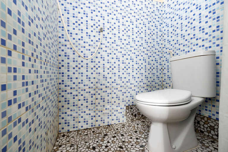 Bathroom 5, Hotel O Solo Point Guest House Syariah, Solo