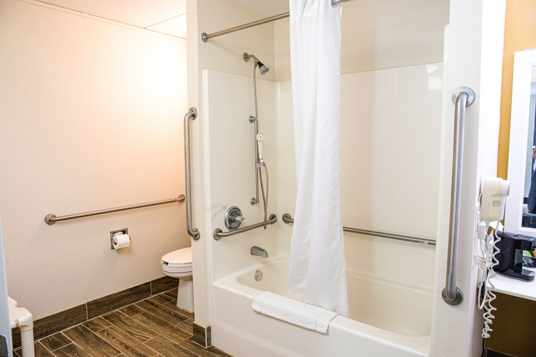 Bathroom 3, Grand Vista Hotel, Scott