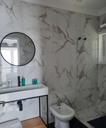 Bathroom 4, Smiling Places, Vila do Conde