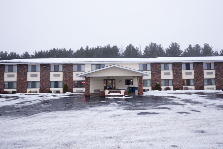 Exterior & Views 3, Travelodge by Wyndham Merrill, Lincoln