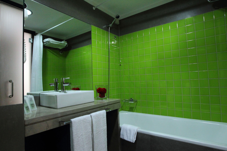 Bathroom 5, Rocamar Exclusive Hotel Spa Adults Only, Albufeira