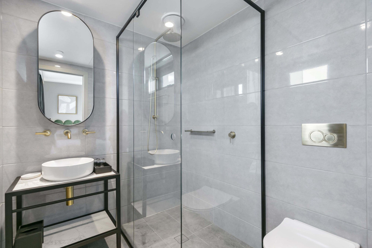 Bathroom 5, Melbourne City Apartment Hotel, Melbourne
