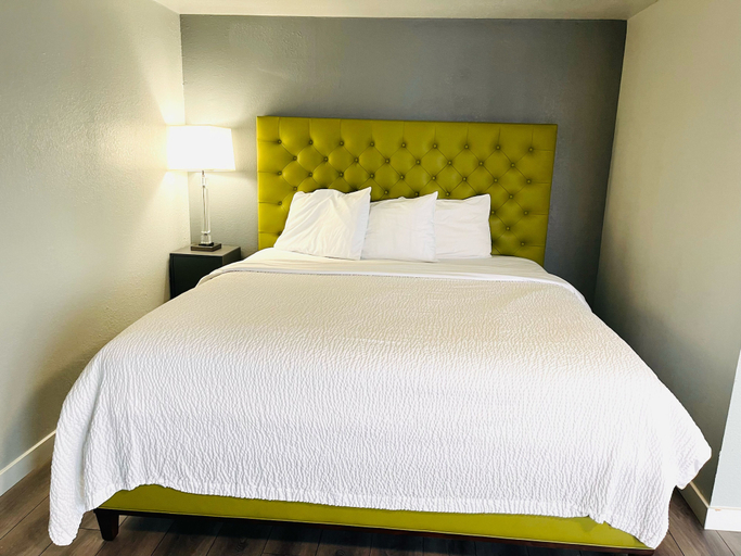 Bedroom 3, Tides Inn & Suites, Jefferson