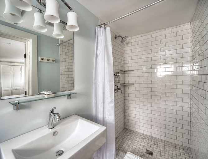 Bathroom 4, The Sailmaker's House, Rockingham