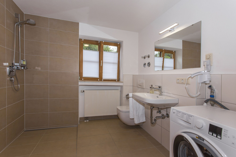 Bathroom 3, Schönes Ammertal, Garmisch-Partenkirchen