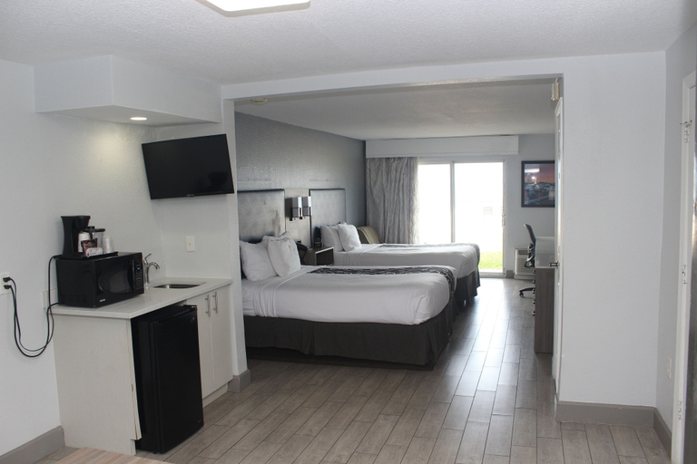 Bedroom 3, La Quinta Inn & Suites by Wyndham Oceanfront Daytona Beach, Volusia