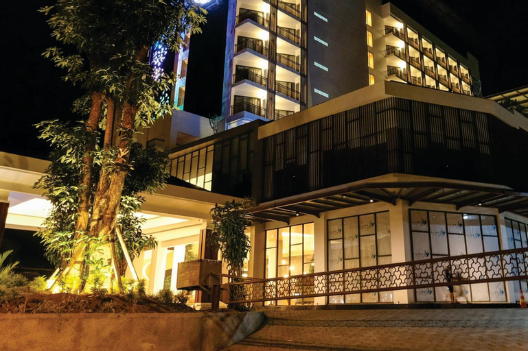 Exterior & Views 25