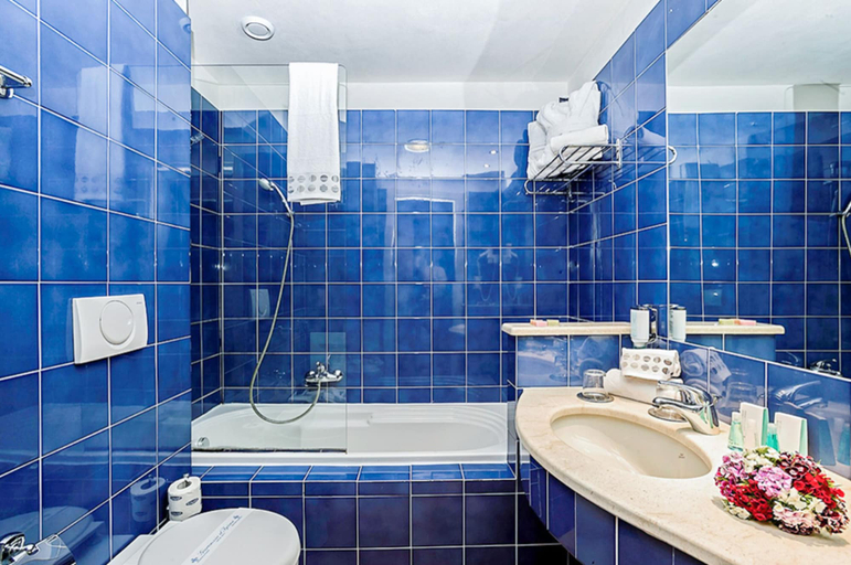 Bathroom 5, Mahara Hotel & Wellness, Trapani