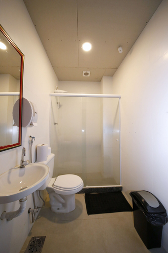 Bathroom 3, Riocopa Hostel, Rio de Janeiro