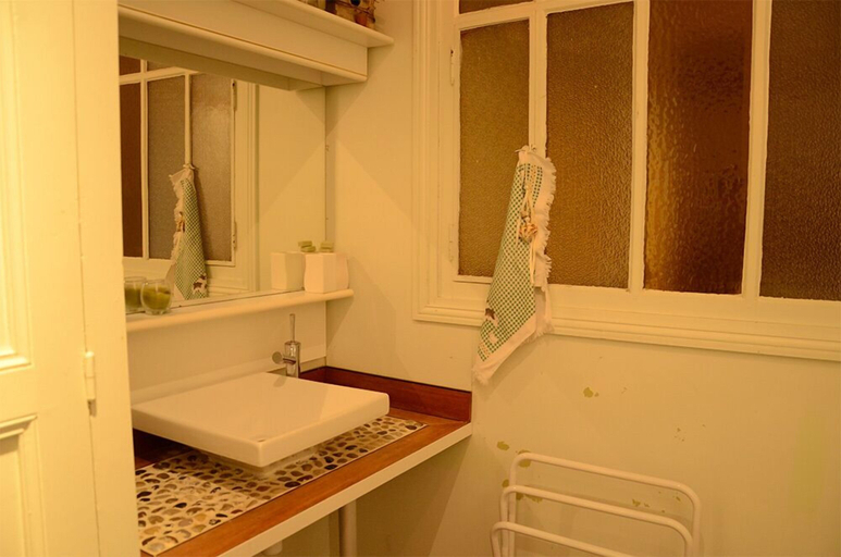 Bathroom 5, La Grange en Champagne, Marne