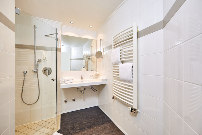 Bathroom 5, Hotel am Badersee, Garmisch-Partenkirchen