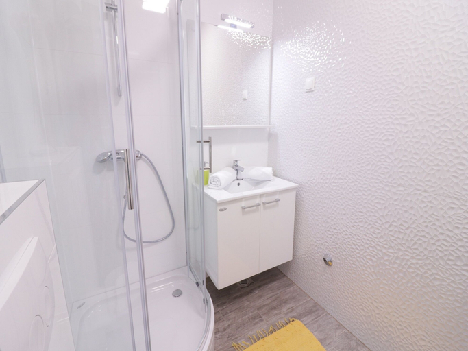 Bathroom 4, Apartments & Rooms Danivan Pool Villas, Novalja