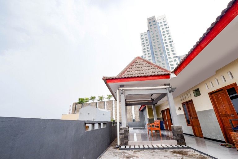Exterior & Views 2, Hotel O Solo Point Guest House Syariah, Solo