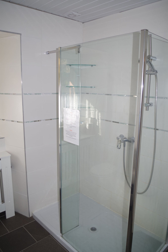 Bathroom 5, Haus Barnabas im Engel - Gasthaus Engel, Lörrach