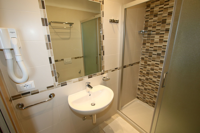 Bathroom 4, Beach Hotel Clerice, Rimini