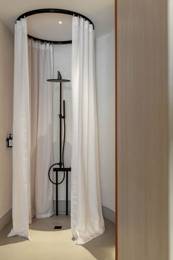 Bathroom 5, The Newel Psychiko, Attica