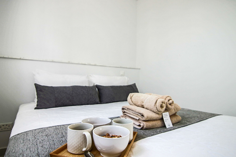 Bedroom 2, Phaedrus Living: Seaside Executive Flat Harbour 205