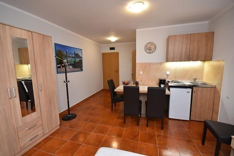 Others 5, Apartmani Bozinovic