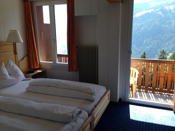 Bedroom 3, Hotel Bellevue - Traditional Swiss Hideaway, Interlaken