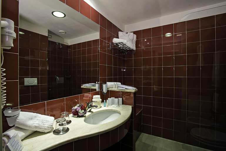 Bathroom 5, Mahara Hotel & Wellness, Trapani