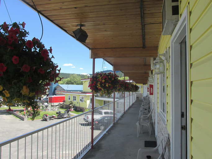 Others 5, Travellers Motel, East Kootenay