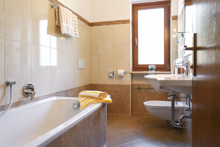 Bathroom 3, Hotel Waldsee, Bolzano