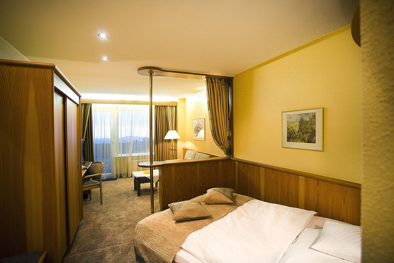 Bedroom 4, Wellness- & Nationalpark Hotel Schliffkopf, BWSC, Ortenaukreis