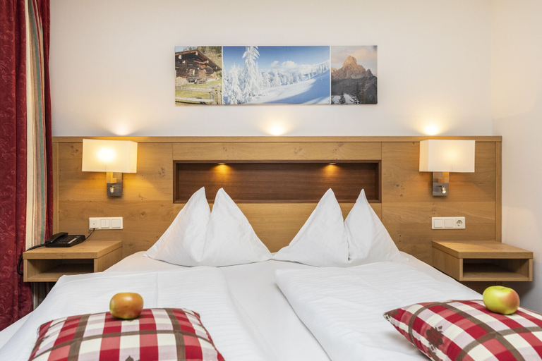 Bedroom 3, Hotel Pongauerhof, Sankt Johann im Pongau