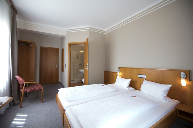 Bedroom 2, Neumaiers Hirsch Gasthof & Landhotel, Neu-Ulm