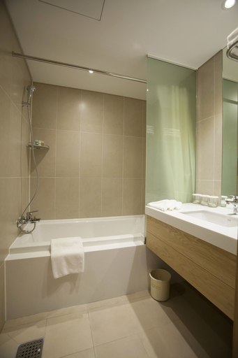Bathroom 3, Best Western Gunsan Hotel, Gunsan